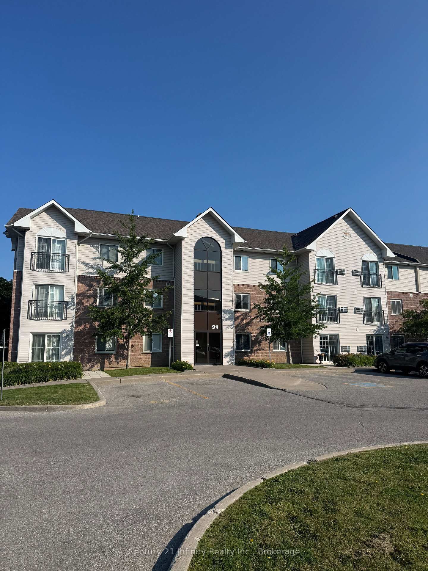 Property Photo:  91 Aspen Springs Drive 103  ON L1C 5J9 