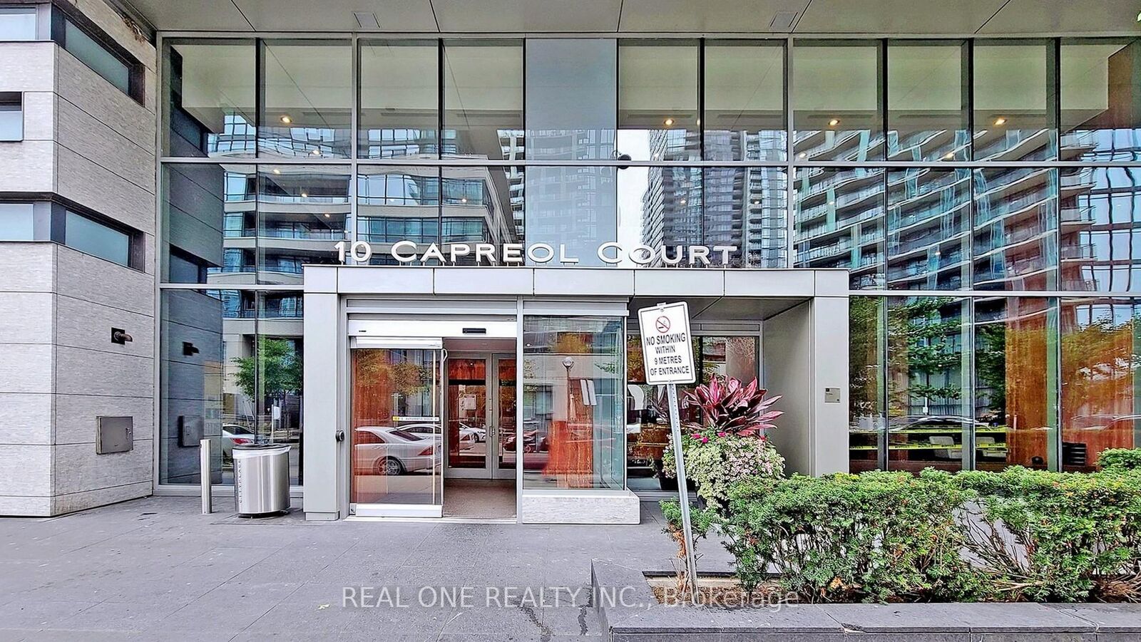 Property Photo:  10 Capreol Court 727  ON M5V 4B3 