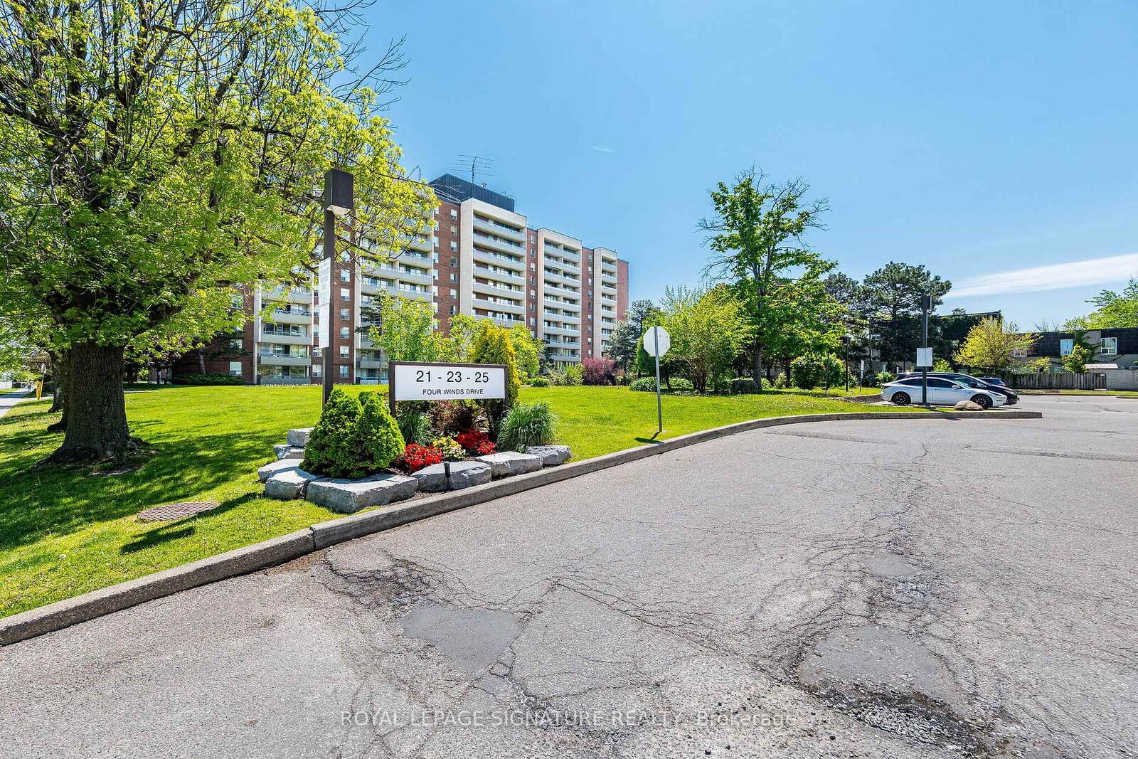 Property Photo:  25 Four Winds Drive 405  ON M3J 1K8 