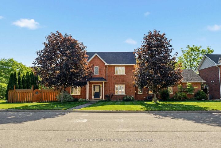 Property Photo: 1745 Creek Way 7 ON L7L 7E1