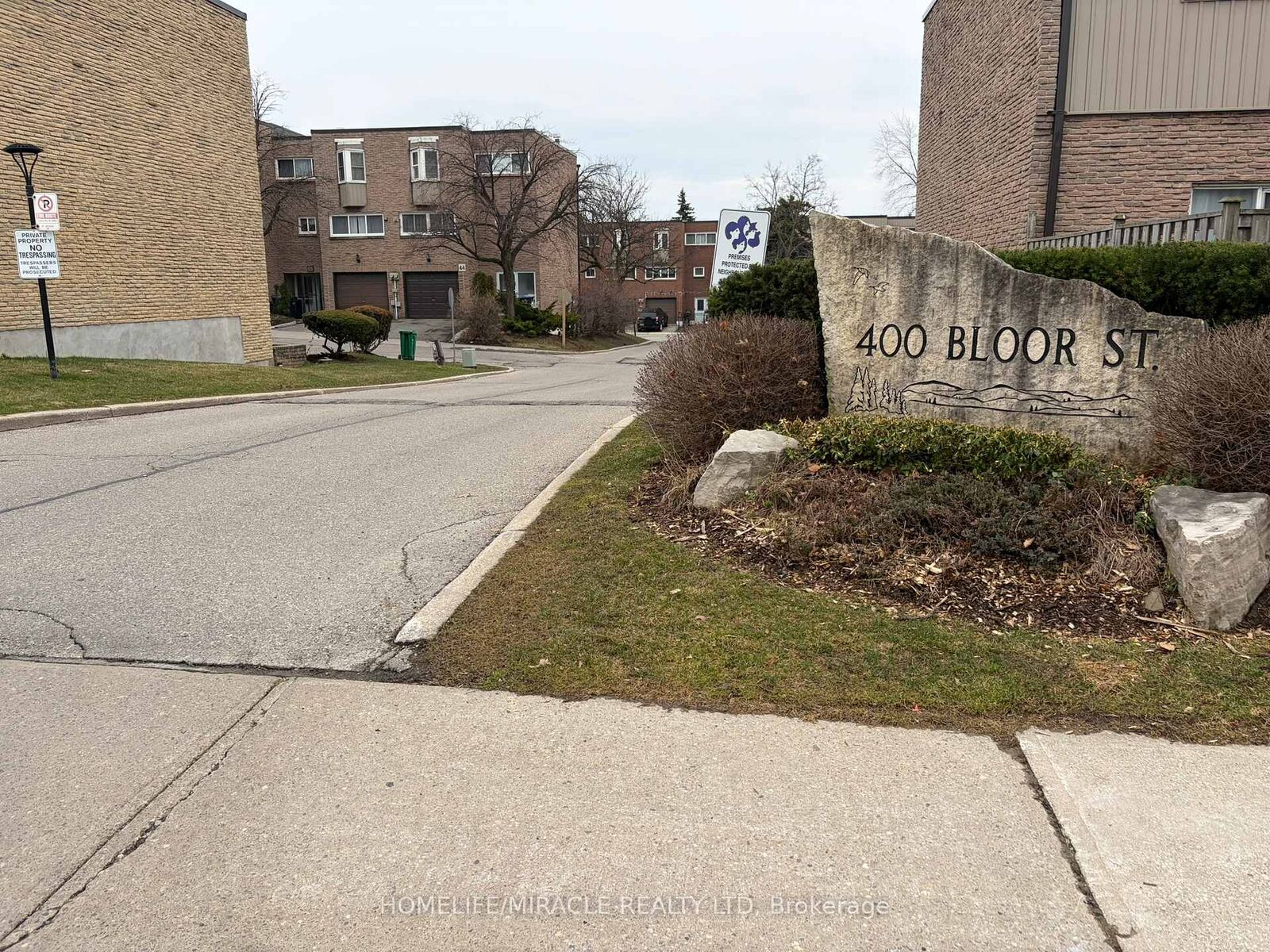 Property Photo:  400 Bloor Street 58  ON L5A 3M8 
