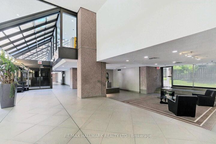 Property Photo:  447 Walmer Road Ph10  ON M5P 2X9 