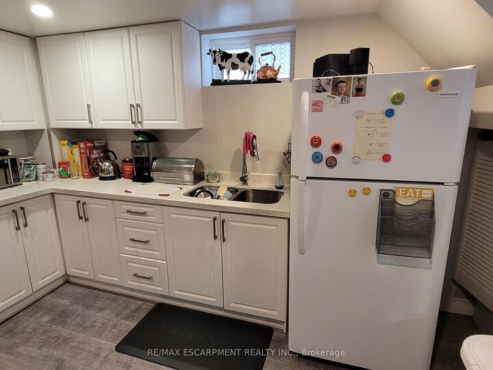 Property Photo: 239 West 18th Street ON L9C 4H1