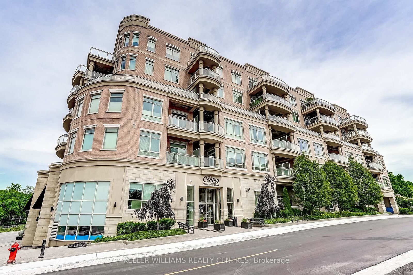 Property Photo:  15277 Yonge Street 317  ON L4G 1N6 