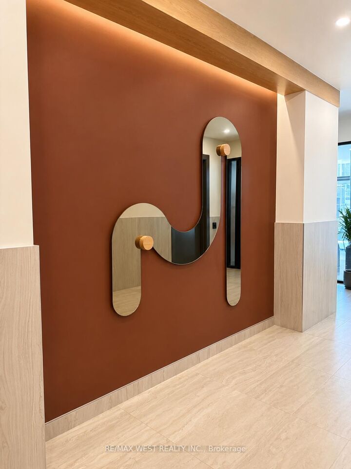 Property Photo:  1660 Bloor Street W 318  ON M6P 0C6 