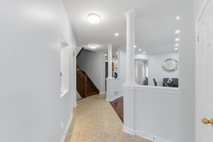 Property Photo: 5604 Doctor Peddle Crescent ON L5M 0K6