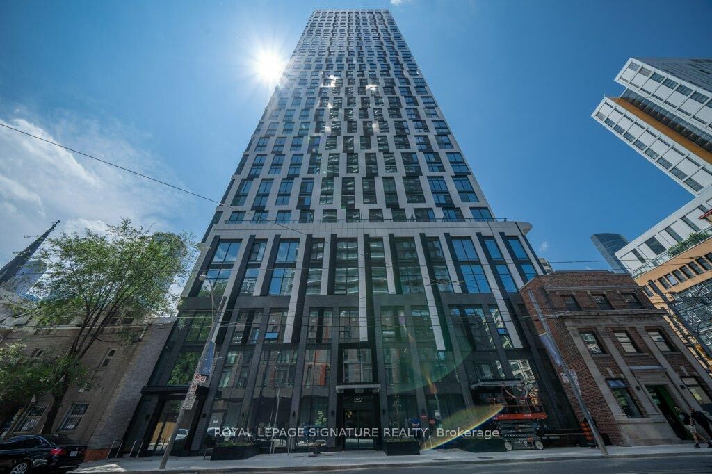 Property Photo:  252 Church Street 2807  ON M5B 1Z2 
