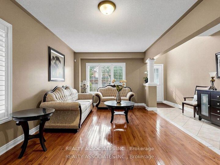 Property Photo: 44 Shining Willow Crescent ON L6P 2A2