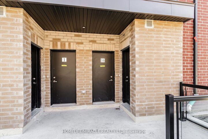 Property Photo: 3415 Ridgeway Drive 16 ON L5L 0B9