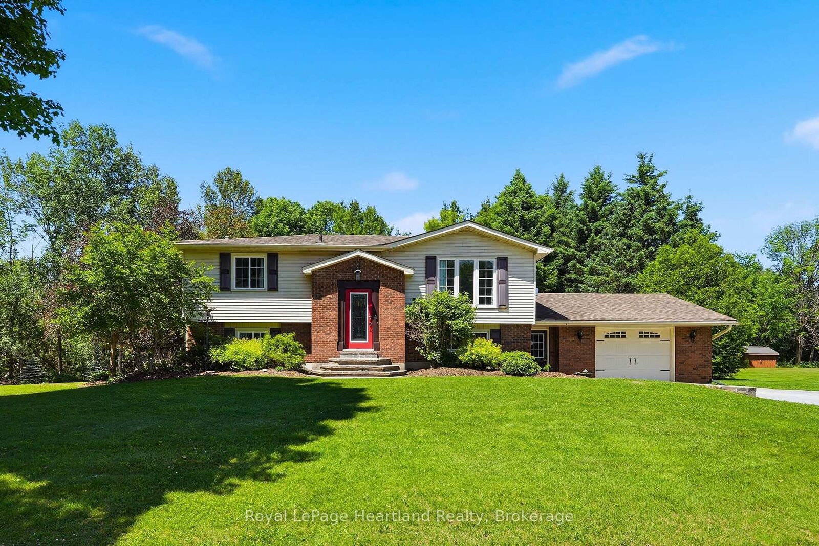 Property Photo:  106 Cedar Court  ON N0H 1G0 