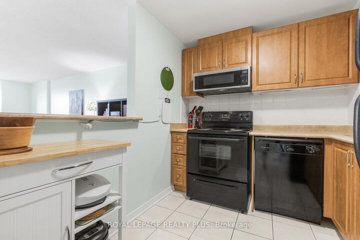 Property Photo: 6720 Glen Erin Drive 1012 ON L5N 3K8