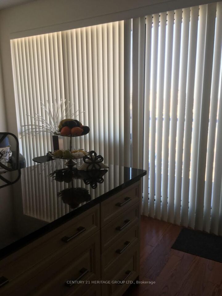 Property Photo:  9088 Yonge Street 1005  ON L4C 0Y6 
