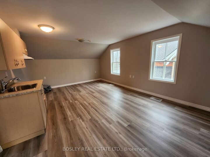 Property Photo:  5930 16th Avenue Wood # Upper  ON L3P 8N1 