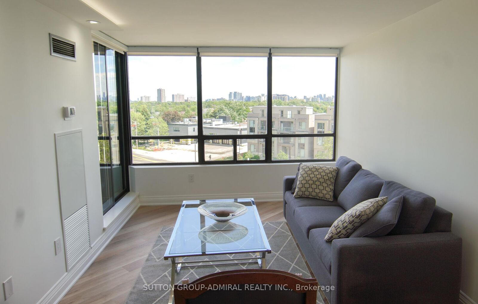 Property Photo: 7420 Bathurst Street #606 ON L4J 6X4