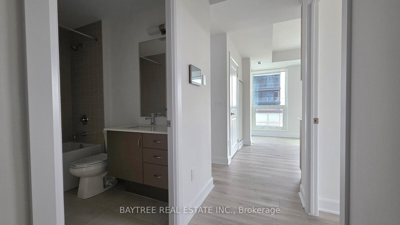 Property Photo:  3240 William Coltson Avenue 1004  ON L6H 8C8 