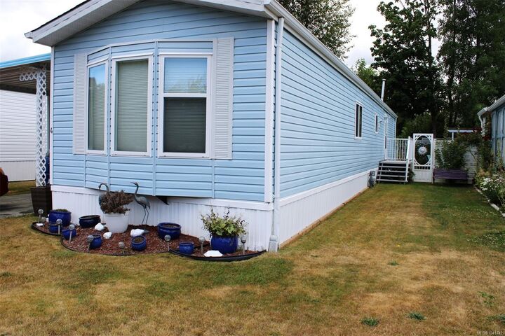 Property Photo: 2140 20th St #4 BC V9N 2G6
