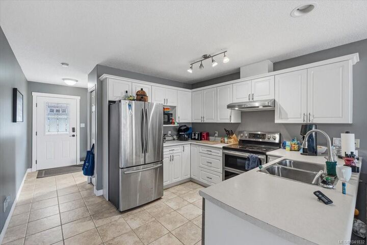 Property Photo: 4755 Fairbrook Cres BC V9T 6L7