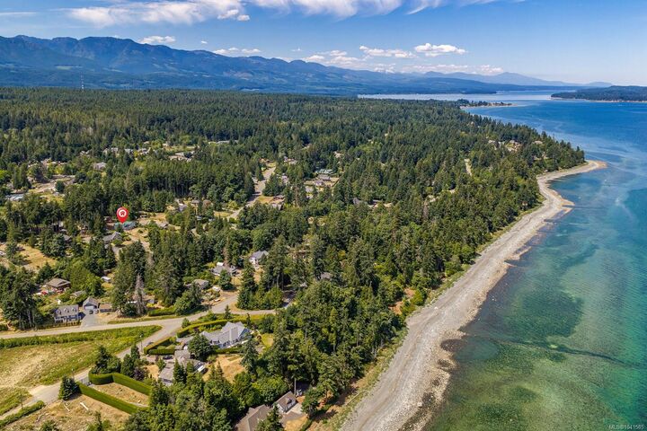 Property Photo: 4530 Thompson Clarke Dr E BC V0R 1G0