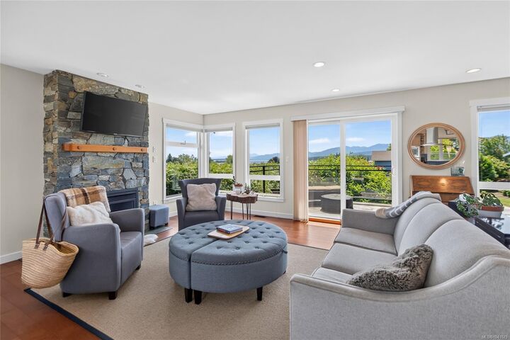 Property Photo: 2052 Beaufort Ave BC V9M 1V9