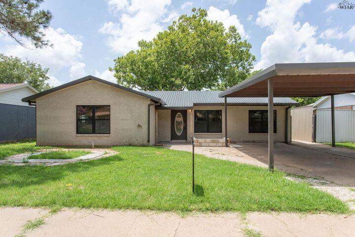 Property Photo:  5130 Inlet Drive  TX 76310 