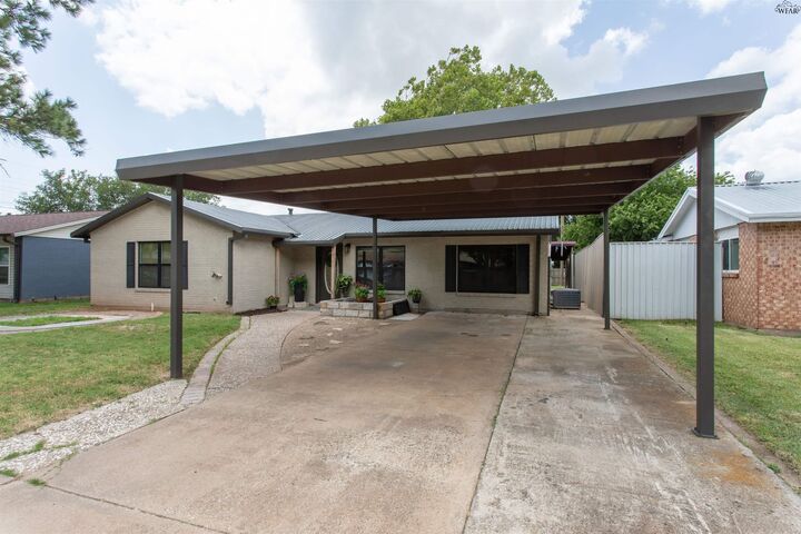Property Photo:  5130 Inlet Drive  TX 76310 