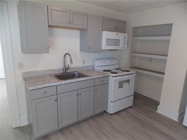 Property Photo: 727 W Beaver 5 PA 16063