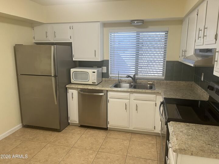 Property Photo:  6502 W Mercer Lane  AZ 85304 