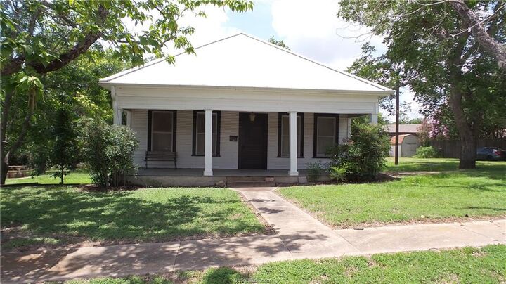 Property Photo: 400 South Main Street TX 77836