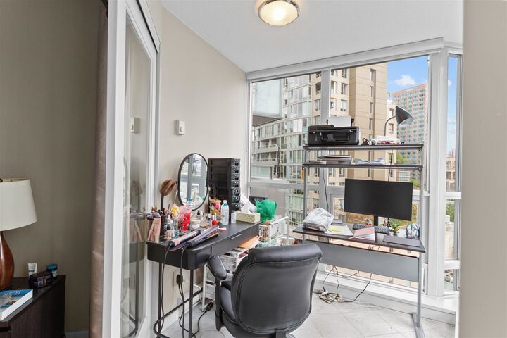 Property Photo: 833 Seymour Street 708 BC V6B 0G4