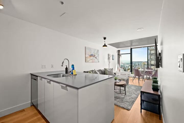 Property Photo: 128 W Cordova Street 1904 BC V6B 0E6