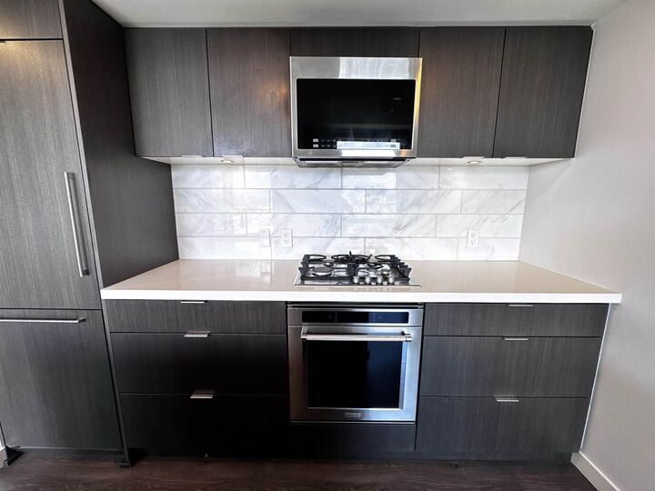 Property Photo:  8189 Cambie Street 1904  BC V6P 0G6 