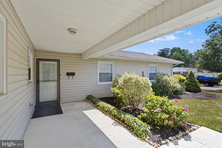 Property Photo:  22 Torrington Lane  NJ 08046 