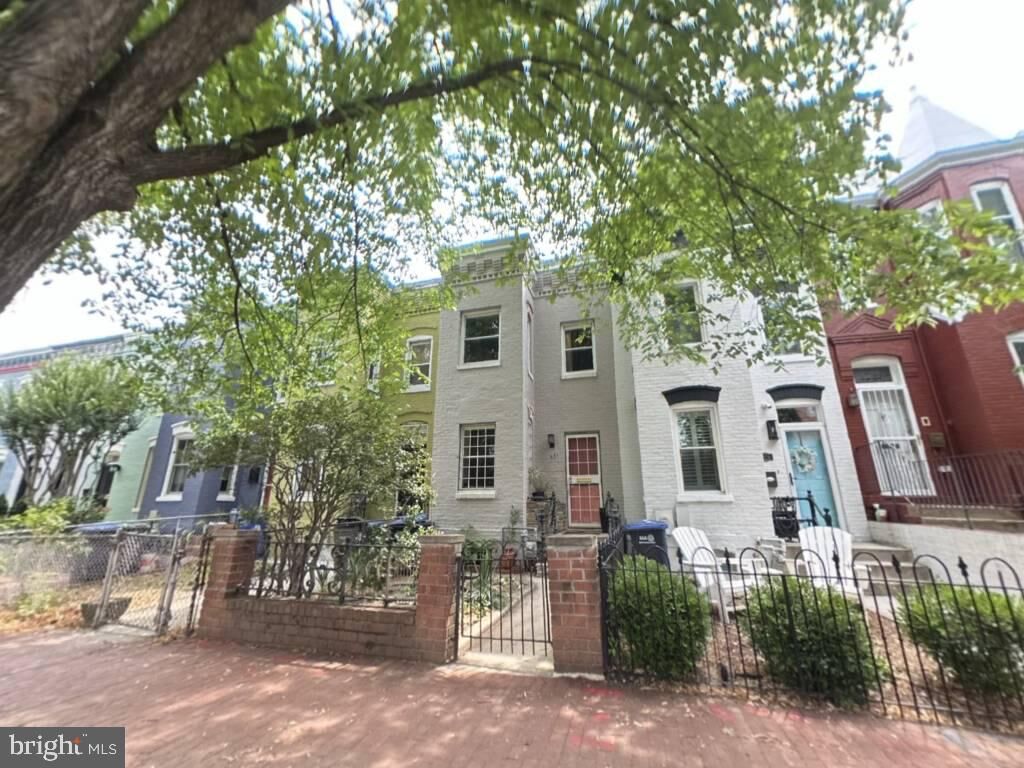 Property Photo:  431 5th Street NE  DC 20002 