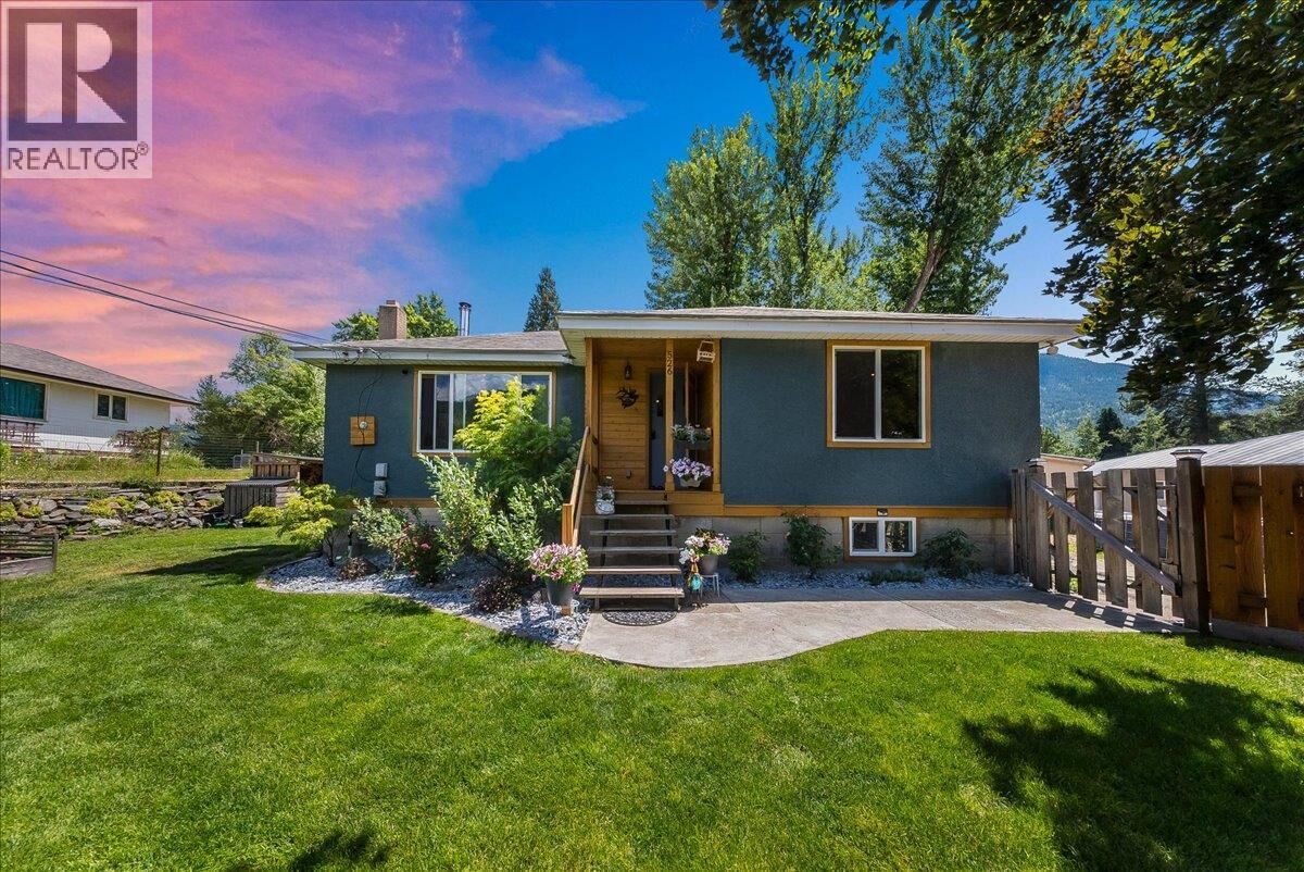 Property Photo: 526 12th Avenue BC V0G 1G0
