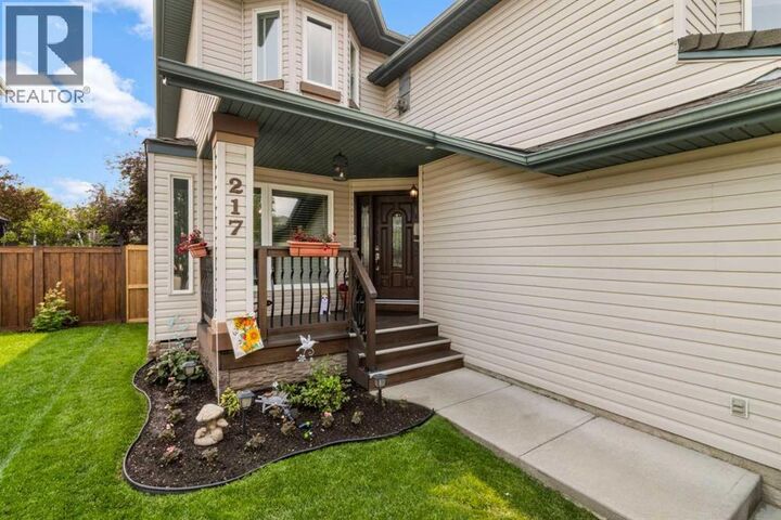 Property Photo: 217 Douglas Glen Close Southeast AB T2Z 2V7