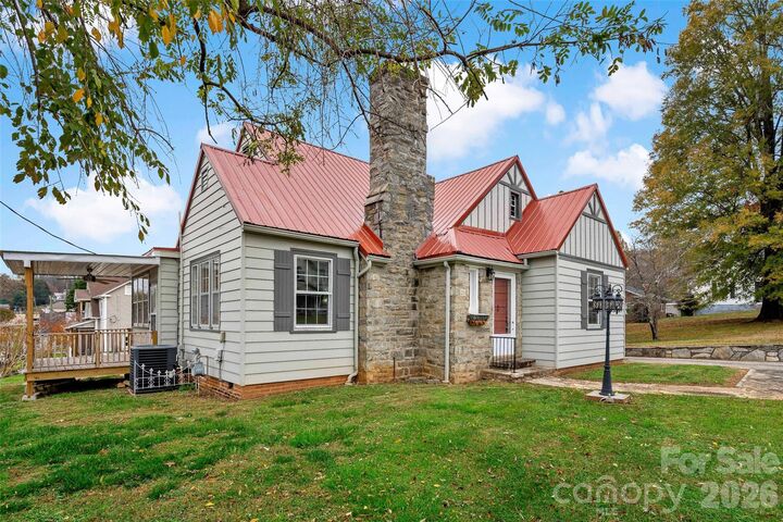 Property Photo: 141 N Madison Street NC 28752