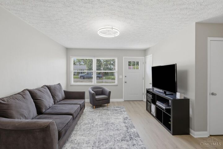 Property Photo:  350 Cambridge Drive  OH 45013 