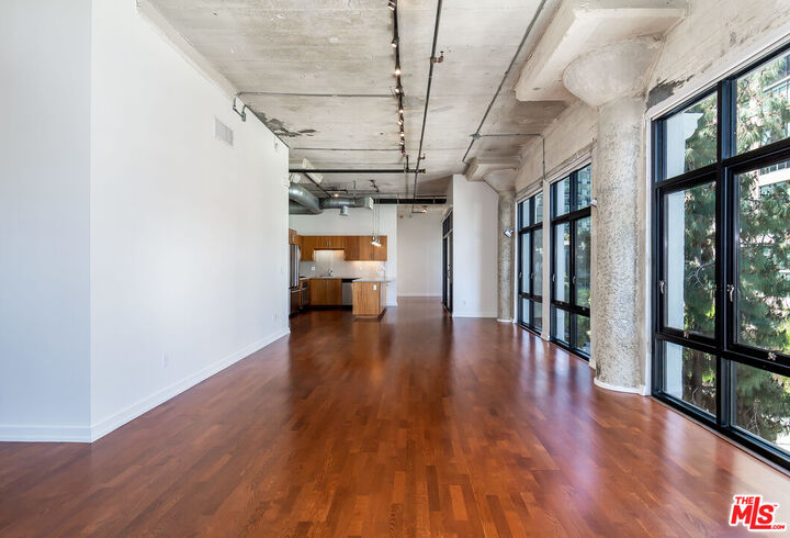 Property Photo:  330 W 11th St  CA 90015 