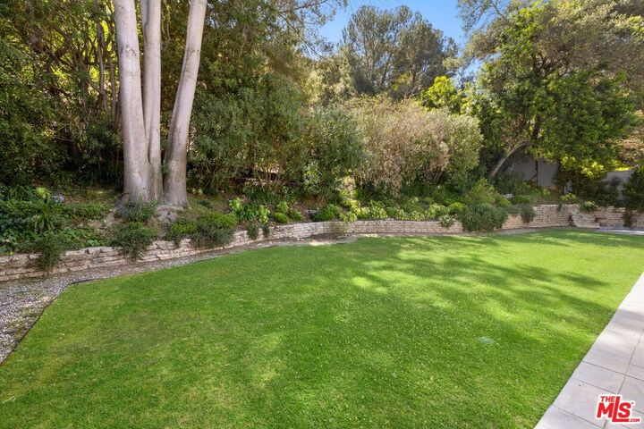 Property Photo: 501 Cascada Way CA 90049