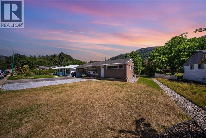 53 Hazlewood Drive — photo 1