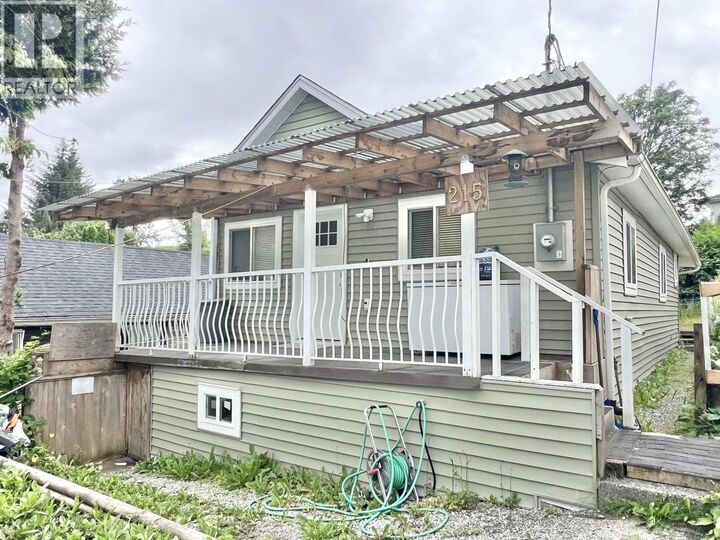 215 9th Avenue — photo 1