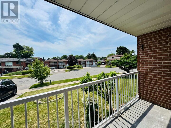 Property Photo:  29 Dellbrook Crescent  ON M9L 1E3 