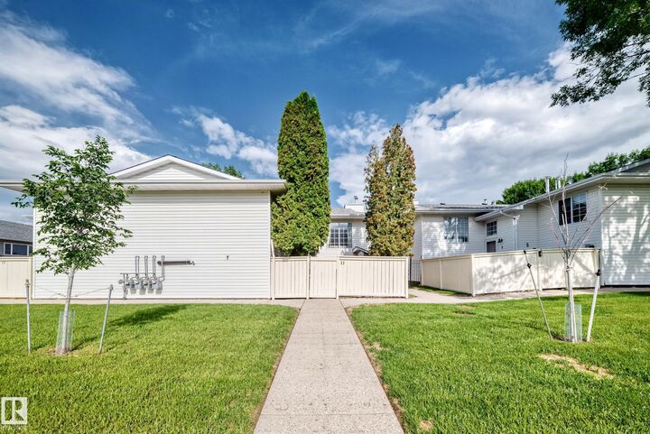 Property Photo:  11 Kirkwood Way NW  AB T6L 6W9 