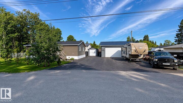 4707 52A Street — photo 1