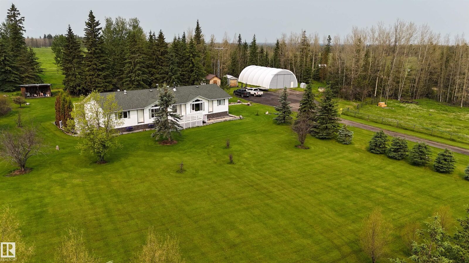 Property Photo:  461038 RR 71  AB T0C 0A0 