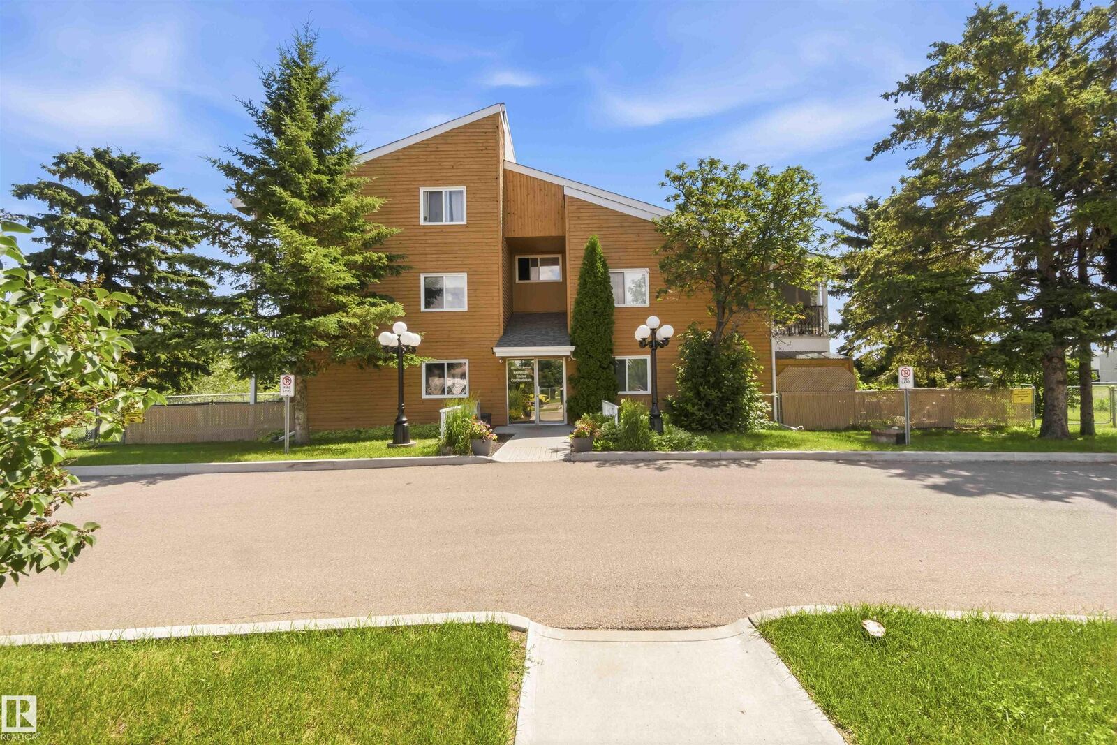 Property Photo: 4601 131 Avenue NW 204 AB T5A 3G7