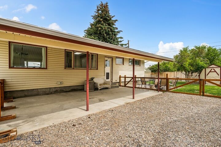 Property Photo:  825 E Parkview Court  MT 59725 