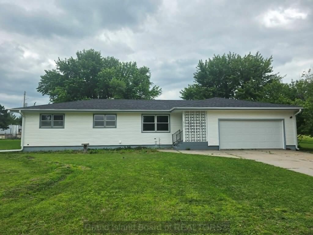 Property Photo: 407 Lake St NE 68801
