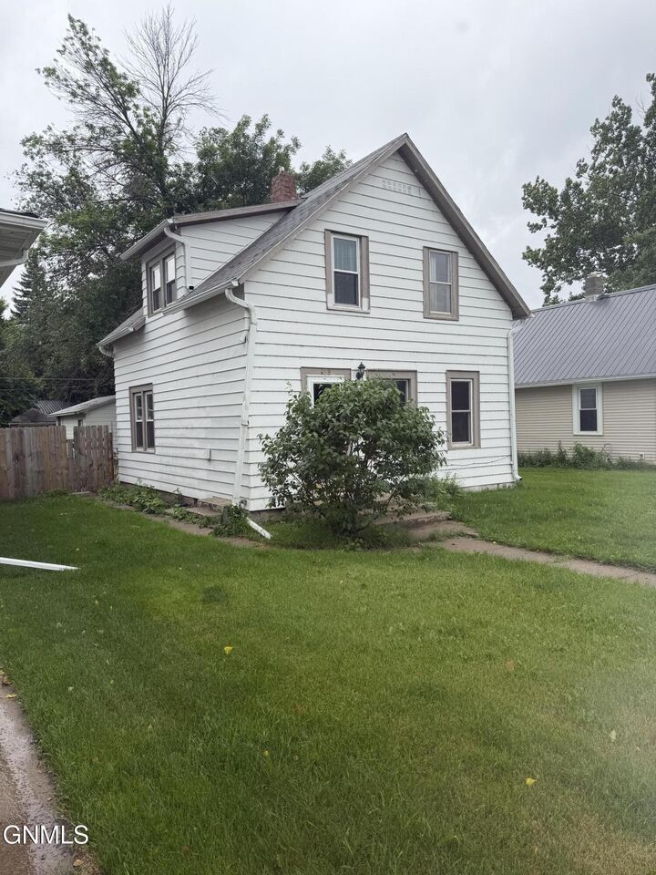 Property Photo:  459 1st Street W  ND 58401 