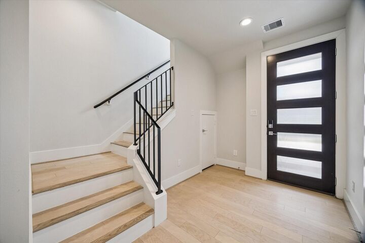 Property Photo:  834 Fisher Street C  TX 77018 